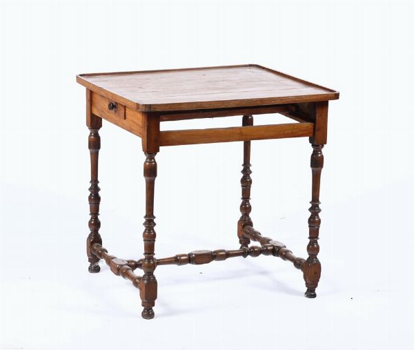 Tavolino con gambe a rocchetto, XIX-XX secolo  - Asta Antiquariato - Associazione Nazionale - Case d'Asta italiane