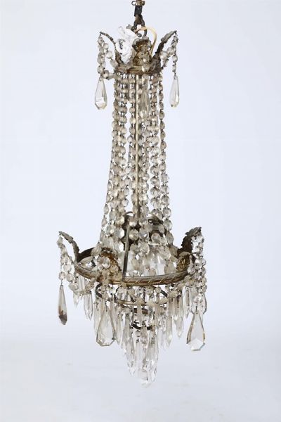 Piccolo lampadario in metallo e cristalli, XIX secolo  - Asta Antiquariato - Associazione Nazionale - Case d'Asta italiane