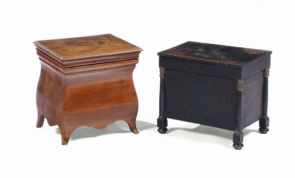 Due comode in legno diverse, XVIII-XIX secolo  - Asta Antiquariato - Associazione Nazionale - Case d'Asta italiane