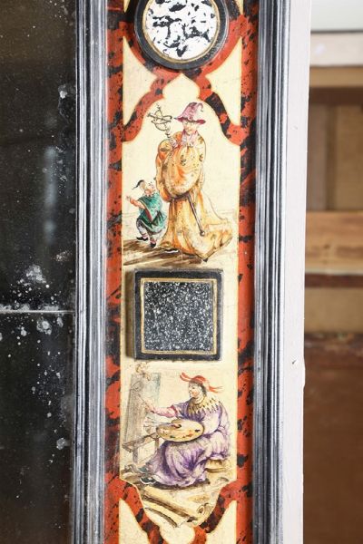 Coppia di grandi specchiere laccate e dorate con inserti in marmi vari  - Asta Antiquariato - Associazione Nazionale - Case d'Asta italiane