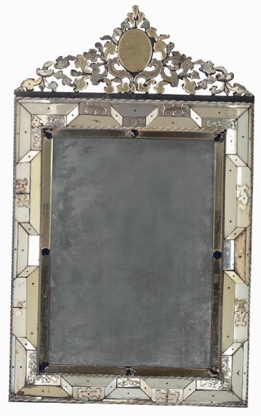 Specchiera interamente rivestita in vetro di Murano, Venezia XZVIII-XIX secolo  - Asta Antiquariato - Associazione Nazionale - Case d'Asta italiane