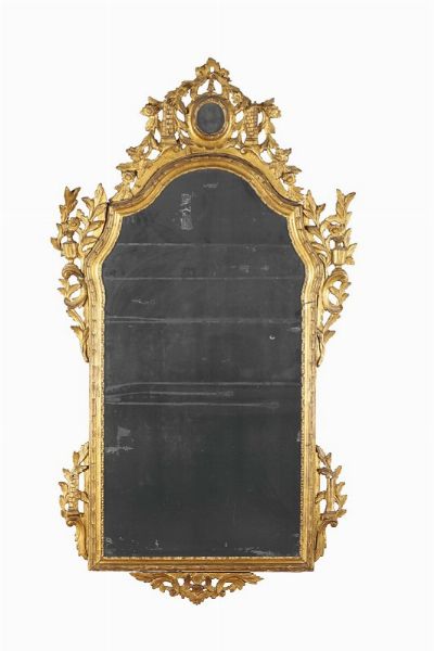 Specchiera in legno intagliato e dorato, XVIII-XIX sercolo  - Asta Antiquariato - Associazione Nazionale - Case d'Asta italiane