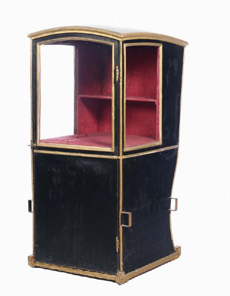 Portantina in pelle nera con profili in legno dorato, Genova XVIII secolo  - Asta Antiquariato - Associazione Nazionale - Case d'Asta italiane