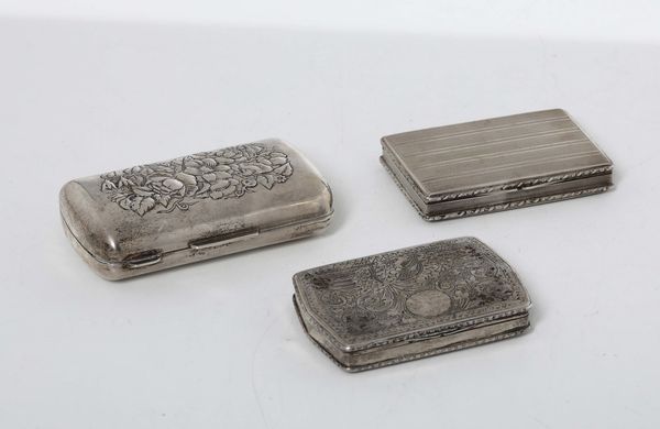 Tre tabacchiere in argento, Italia XX secolo  - Asta Antiquariato - Associazione Nazionale - Case d'Asta italiane
