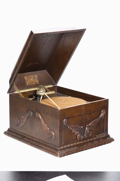 Grammofono in legno, Spagna, marca Gramola, XX secolo  - Asta Antiquariato - Associazione Nazionale - Case d'Asta italiane