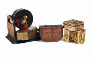 Lotto di scatoline in legno, mensolina e oggetto in vetro  - Asta Antiquariato - Associazione Nazionale - Case d'Asta italiane