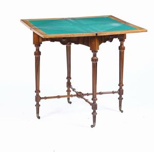 Tavolino da gioco con piano apribile intarsiato, XIX-XX secolo  - Asta Antiquariato - Associazione Nazionale - Case d'Asta italiane