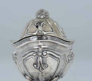 Zuccheriera in argento sterling con decori a volute, Argentiere FC  - Asta Antiquariato - Associazione Nazionale - Case d'Asta italiane