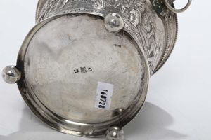 Secchiello in argento con bolli di fantasia, XX secolo  - Asta Antiquariato - Associazione Nazionale - Case d'Asta italiane