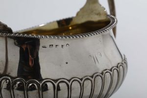 Zuccheriera biansata in argento, citt di Sheffield? XIX secolo  - Asta Antiquariato - Associazione Nazionale - Case d'Asta italiane