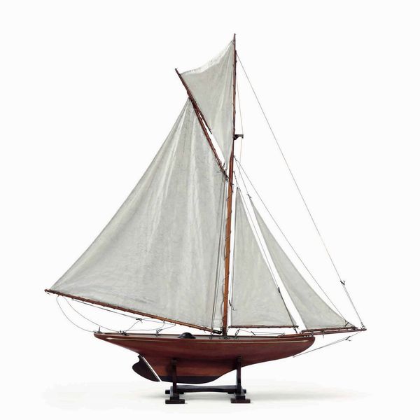 Modello di yacht navigante. Inghilterra XX secolo  - Asta Arte Marinara e Strumenti Scientifici - Associazione Nazionale - Case d'Asta italiane