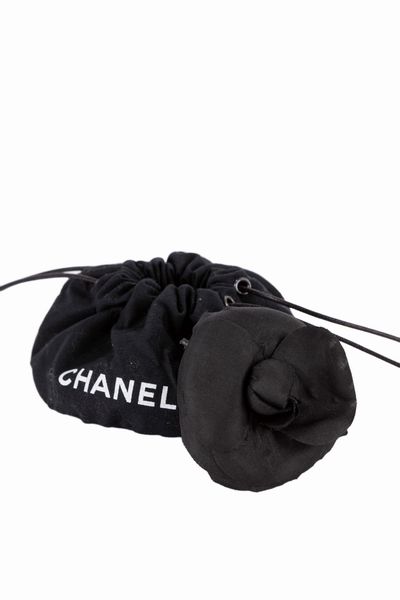 ,Chanel : Spilla Camelia  - Asta Luxury Fashion - Associazione Nazionale - Case d'Asta italiane
