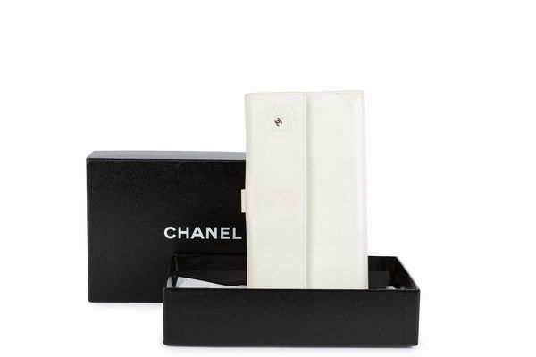 ,Chanel : Portafogli Camelia  - Asta Luxury Fashion - Associazione Nazionale - Case d'Asta italiane