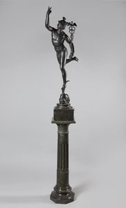 BRONZISTA ITALIANO DEL XX SECOLO - Mercurio in bronzo su colonna in marmo verde, dal modello di Giambologna
