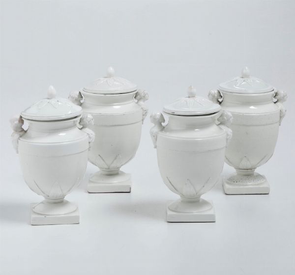 Quattro vasi<BR>Italia, fine del XVIII - inizio del XIX secolo  - Asta Ceramiche e Vetri | Cambi Time - Associazione Nazionale - Case d'Asta italiane