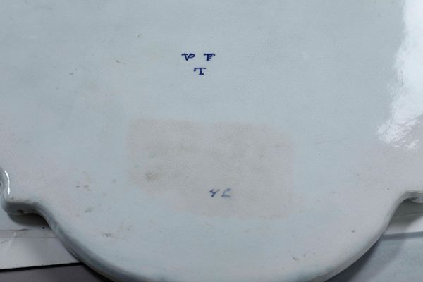 Sette grandi targhe <BR>Olanda, Delft, XX secolo  - Asta Ceramiche e Vetri | Cambi Time - Associazione Nazionale - Case d'Asta italiane