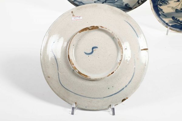 Una sottocoppa e un piatto<BR>Savona, XVIII secolo  - Asta Ceramiche e Vetri | Cambi Time - Associazione Nazionale - Case d'Asta italiane