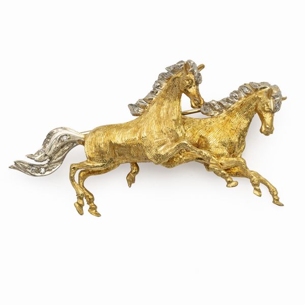 Spilla cavalli in oro giallo e bianco 18kt  - Asta Gioielli Orologi Fashion Vintage - Associazione Nazionale - Case d'Asta italiane