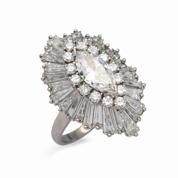 Anello in platino con un diamante navette ct 1,40  - Asta Gioielli Orologi Fashion Vintage - Associazione Nazionale - Case d'Asta italiane