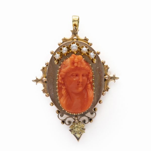 Spilla pendente in oro rosa 9kt con cammeo in corallo  - Asta Gioielli Orologi Fashion Vintage - Associazione Nazionale - Case d'Asta italiane