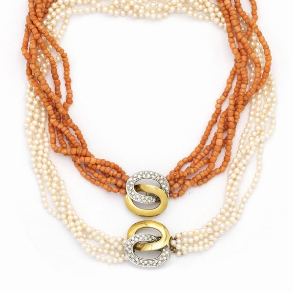 Due collane in corallo e perle a cinque fili  - Asta Gioielli Orologi Fashion Vintage - Associazione Nazionale - Case d'Asta italiane