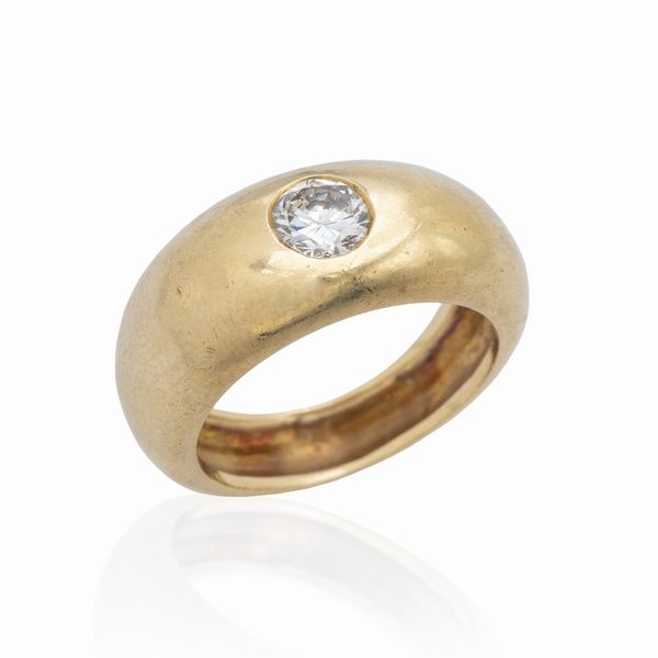 Anello in oro giallo 18kt con un diamante  - Asta Gioielli Orologi Fashion Vintage - Associazione Nazionale - Case d'Asta italiane