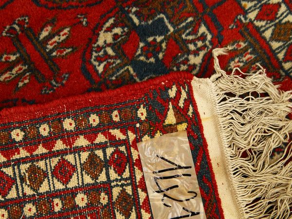 Tre tappeti Bukhara  - Asta La Collezione privata di Carlo e Mirella Panarello - Associazione Nazionale - Case d'Asta italiane