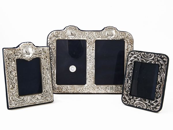 Tre cornici porta foto rivestite in argento  - Asta La Collezione privata di Carlo e Mirella Panarello - Associazione Nazionale - Case d'Asta italiane