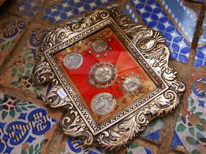 Collezione di cinque medaglie devozionali probabilmente in argento  - Asta La Collezione privata di Carlo e Mirella Panarello - Associazione Nazionale - Case d'Asta italiane