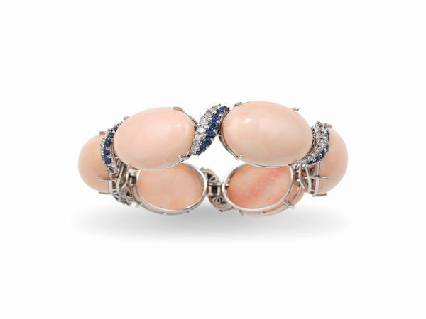 Bracciale in corallo rosa, diamanti e zaffiri  - Asta Fine Jewels - Associazione Nazionale - Case d'Asta italiane