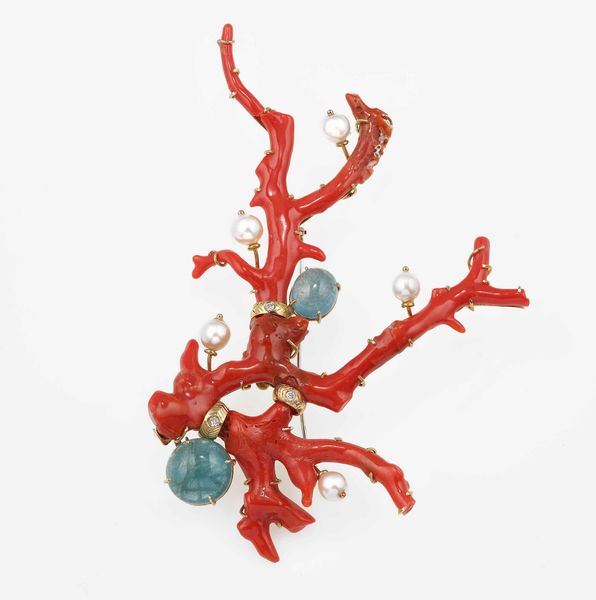 Grande spilla in corallo con berilli, diamanti e perle  - Asta Fine Jewels - Associazione Nazionale - Case d'Asta italiane