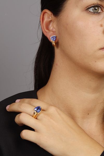 Grumser. Demi-parure composta da anello ed orecchini con tanzaniti  - Asta Fine Jewels - Associazione Nazionale - Case d'Asta italiane