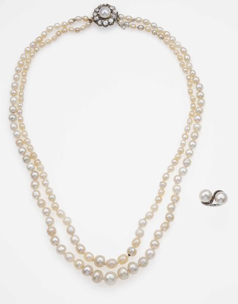 Lotto composto da una collana di perle naturali ed un anello con perle coltivate  - Asta Fine Jewels - Associazione Nazionale - Case d'Asta italiane