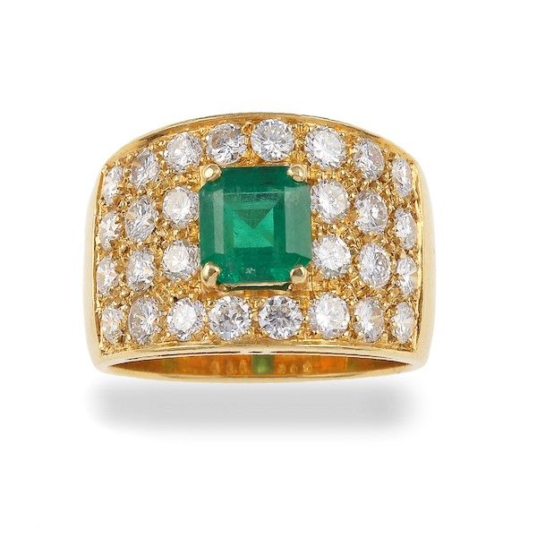 Anello a fascia con smeraldo centrale e diamanti a contorno  - Asta Fine Jewels - Associazione Nazionale - Case d'Asta italiane