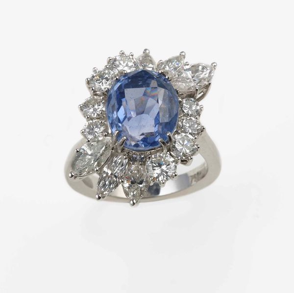 Anello con zaffiro Sri Lanka di ct 5.30 circa e diamanti  - Asta Fine Jewels - Associazione Nazionale - Case d'Asta italiane