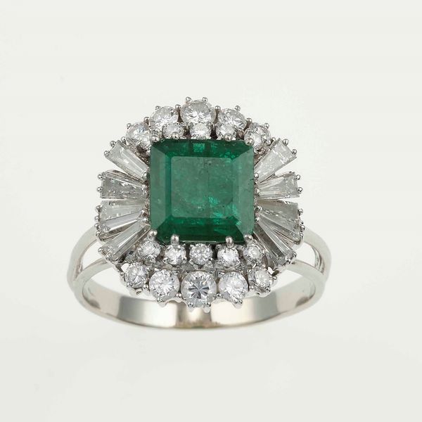 Coppia di anelli uno con smeraldo ed uno con diamanti di vecchio taglio  - Asta Fine Jewels - Associazione Nazionale - Case d'Asta italiane