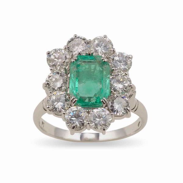 Anello con smeraldo Colombia di ct 1.40 circa e diamanti taglio a brillante per ct 1.50  - Asta Fine Jewels - Associazione Nazionale - Case d'Asta italiane