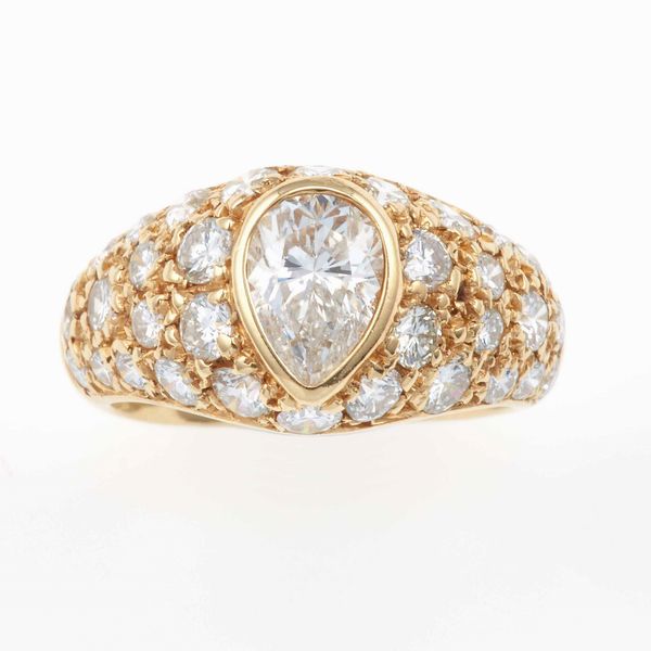 Anello con diamante taglio goccia di ct 0.70 circa<BR>  - Asta Fine Jewels - Associazione Nazionale - Case d'Asta italiane