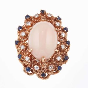 Anello con corallo, diamanti e zaffiri  - Asta Fine Jewels - Associazione Nazionale - Case d'Asta italiane