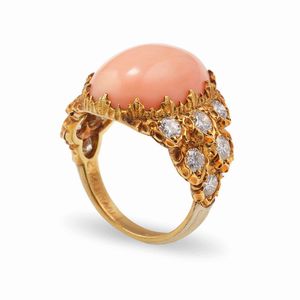 Anello con corallo rosa e diamanti  - Asta Fine Jewels - Associazione Nazionale - Case d'Asta italiane