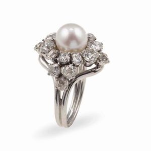 Anello con perla coltivata e diamanti di vecchio taglio  - Asta Fine Jewels - Associazione Nazionale - Case d'Asta italiane