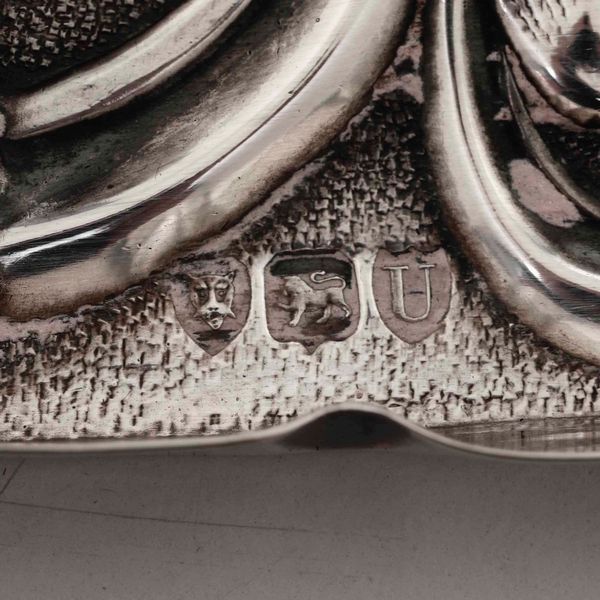 Vassoio in argento. Inghilterra, bollo della citt di Londra per l'anno 1895  - Asta Argenti - Associazione Nazionale - Case d'Asta italiane