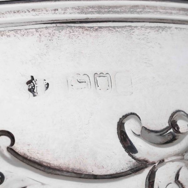 Centrotavola in argento sterling fuso. Inghilterra, bollo della citt di Londra  - Asta Argenti - Associazione Nazionale - Case d'Asta italiane