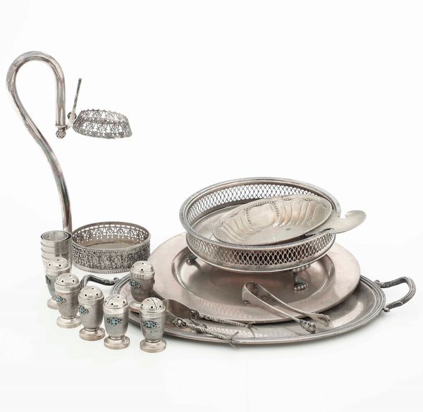 Insieme di oggetti in argento. Varie manifatture italiane del XX secolo  - Asta Argenti - Associazione Nazionale - Case d'Asta italiane