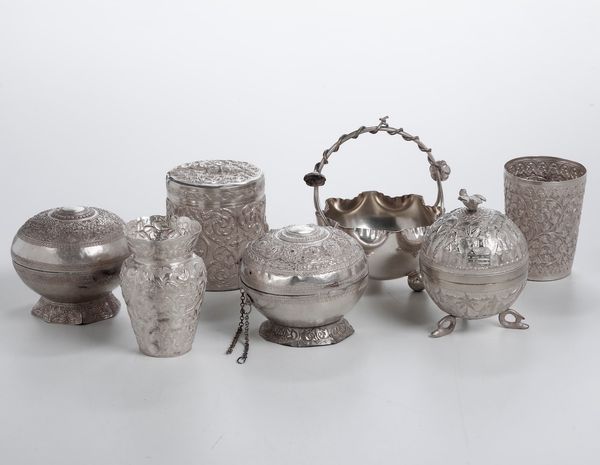 Lotto di sette diversi oggetti in argento. Varie manifatture del XX secolo  - Asta Argenti - Associazione Nazionale - Case d'Asta italiane