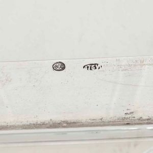 Due vassoi rettangolari in argento. Argenteria italiana del XX secolo, argentieri differenti  - Asta Argenti - Associazione Nazionale - Case d'Asta italiane
