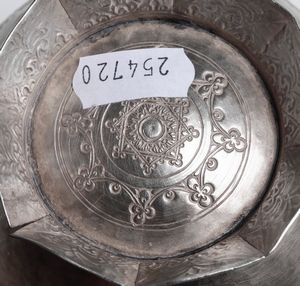 Lotto di sette diversi oggetti in argento. Varie manifatture del XX secolo  - Asta Argenti - Associazione Nazionale - Case d'Asta italiane