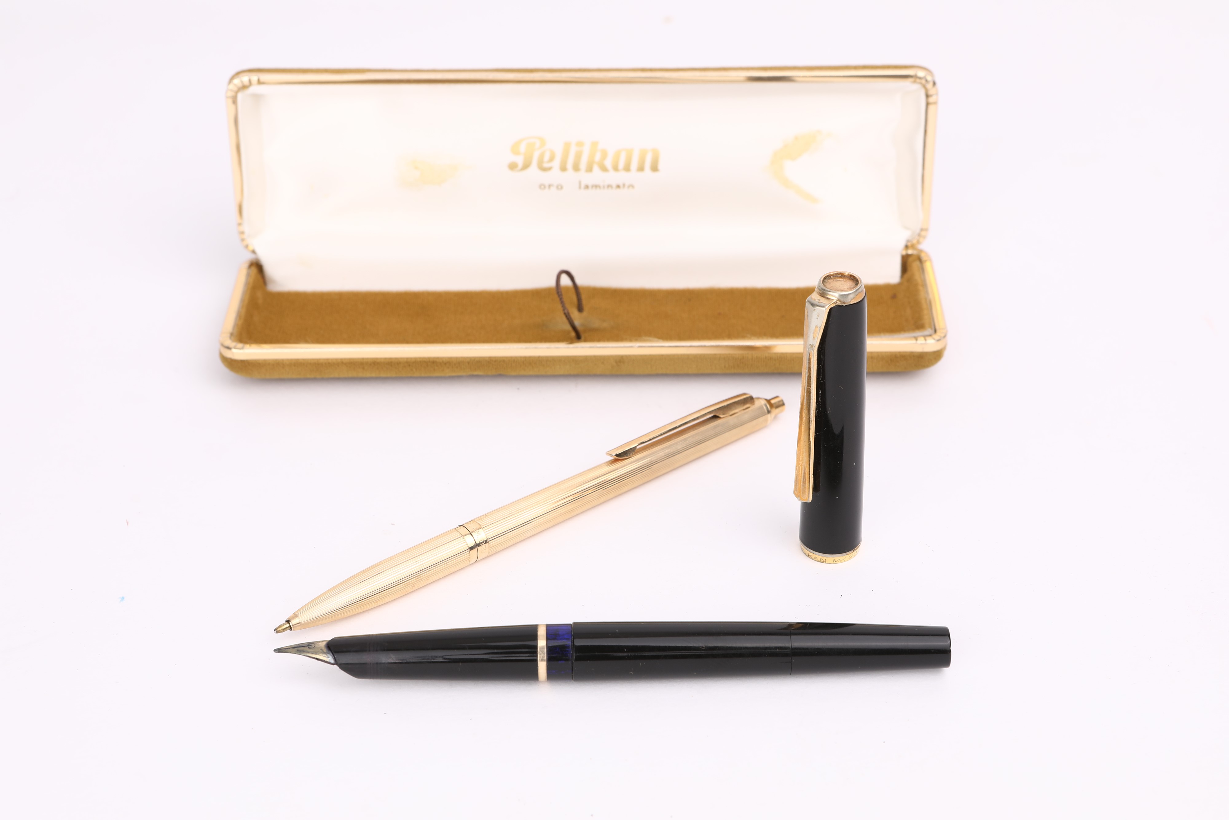 Pelikan - Penna a sfera vintage laminata in oro - Pelikan MK20 - Penna  stilografica vintage in vernice con particolari dorati - Asta Asta a Tempo  - Penne da Collezione e Accessori